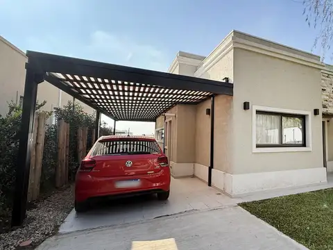 Casa 6 ambientes con 2 baños