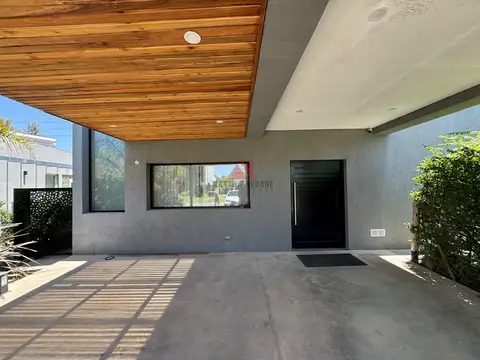 Casa 7 ambientes con 3 baños