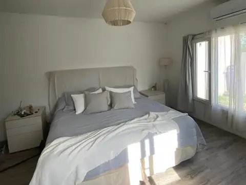 Casa en Alquiler con 2 cocheras