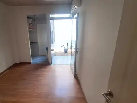 Depto Tipo Casa en Venta en Chacarita, USD 96.000