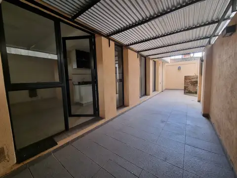Casa en venta de 2 dormitorios c/ cochera en Gutenberg 1100 Echesortu