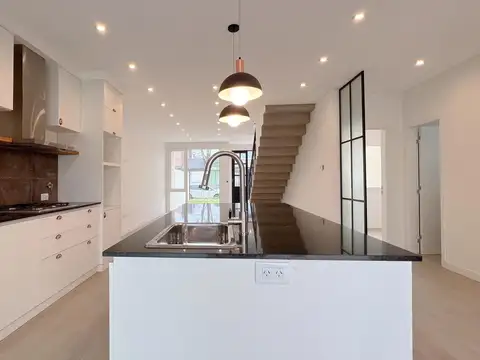 Casa 4 ambientes con 3 baños