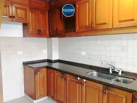 Casa en Alquiler con 1 cochera