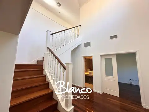Casa 6 ambientes con 5 baños