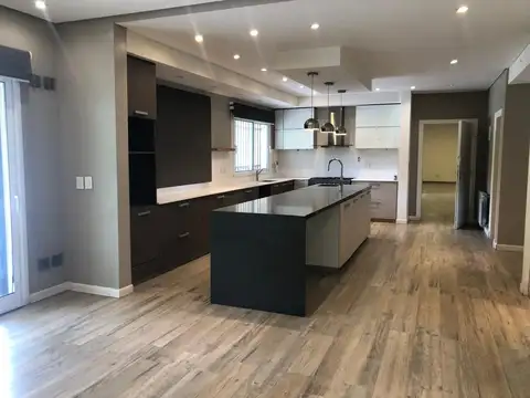 Casa en Venta con 6 cocheras