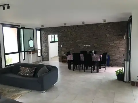 Casa en Venta en Countries y Barrios Cerrados en la Plata, USD 210.000