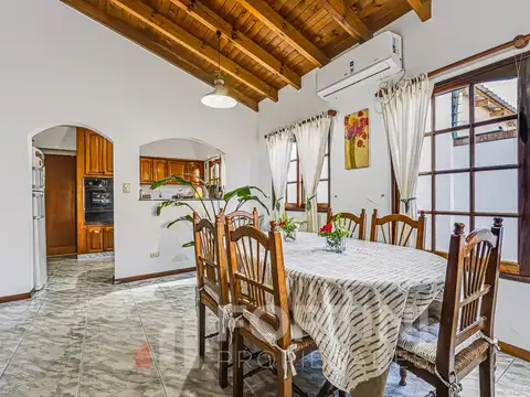 Casa 4 ambientes con 3 baños