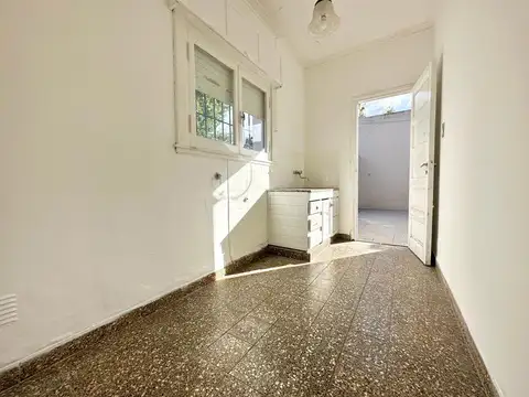 Oficina 3 ambientes con 1 baño