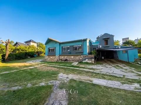 Casa De 4 Dormitorios Y 2 Departamentos Piscina En Lote De 3150m2 Villa Del Lago - Villa Carlos Paz