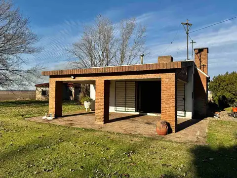CASA EN VENTA EN PERGAMINO CON PILETA