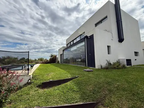 Casa en Venta en Puertos - Barrio Marinas, USD 499.000