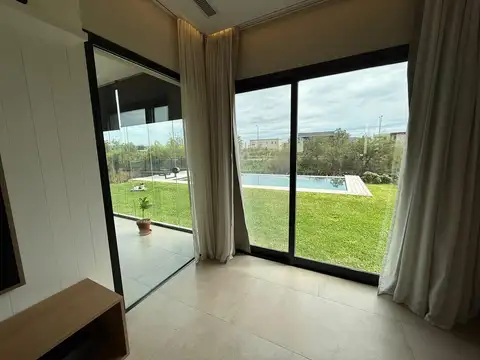 Casa en Venta con 6 cocheras