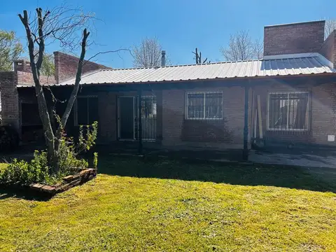 Casa en venta en Carlos Keen. Posib. de financ.