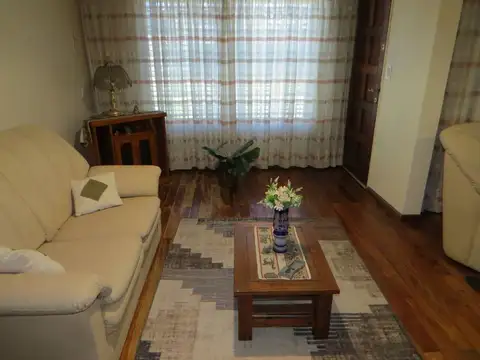Casa 6 ambientes con 4 baños