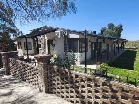 Casa Challao Nuevas Quintas, 4 dormitorios, 3 baños, pileta , acepta permuta, Finanaciación