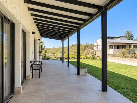 Casa Challao Nuevas Quintas, 4 dormitorios, 3 baños, pileta , acepta permuta, Finanaciación
