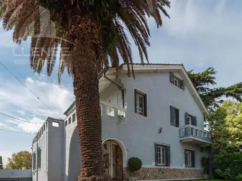 Casa 7 ambientes reciclada a nuevo con pileta en venta - Quilmes