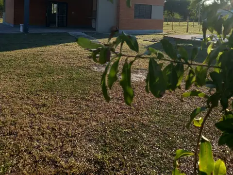 Casa 1 dormitorio con piscina y parque!