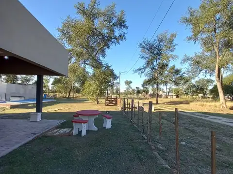 Casa 1 dormitorio con piscina y parque!