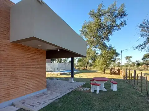 Casa quincho 1 dormitorio con piscina y parque!
