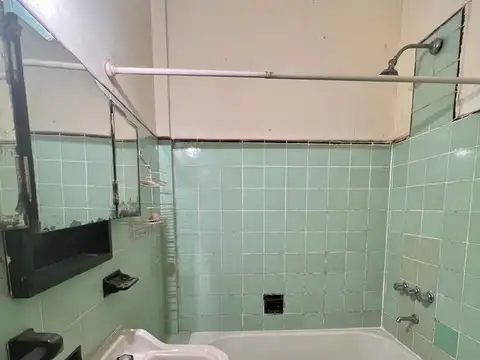 DEPARTAMENTO DE 4 AMBIENTES SOBRE FRANKLIN AL 500 A UNA CUADRA DE PARQUE CENTENARIO