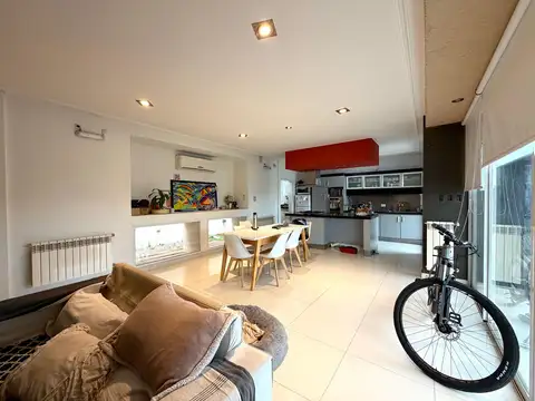 Casa 4 ambientes con 2 baños