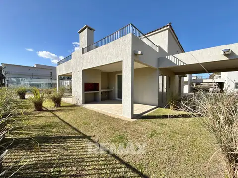 Casa en Venta en Pilar, USD 220.000