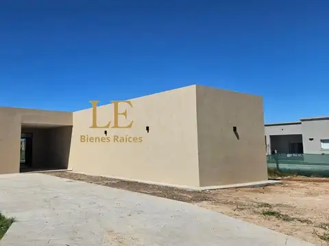 Casa en Alquiler con 4 cocheras