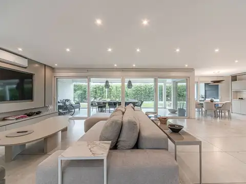 Casa 4 ambientes con 3 baños