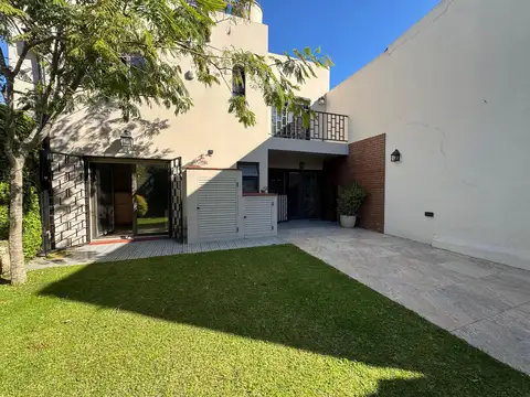 Depto Tipo Casa en Venta con 2 cocheras