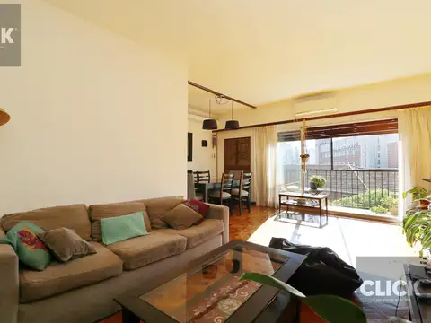 Venta - 4 ambientes con balcón - Dependencia de servicio - Parque centenario