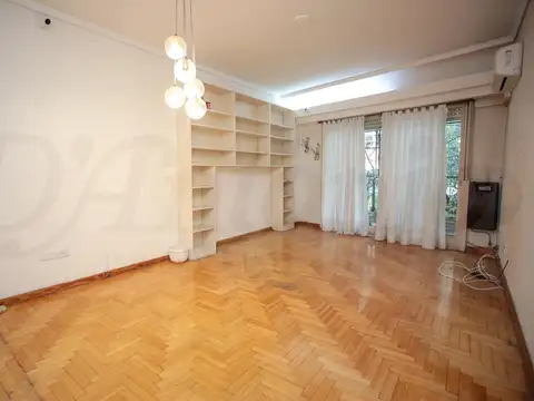 Departamento en Venta de 3 ambientes al Frente con Balcon en Colegiales