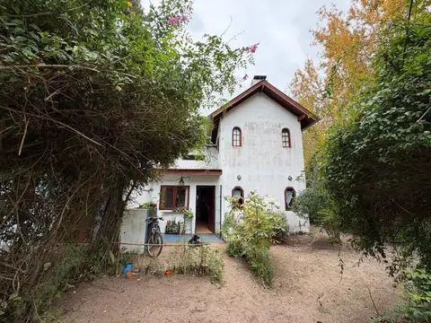 VENTA CASA CINCO AMBIENTES EN MAR AZUL