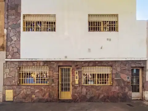 CASA EN VENTA LIMA AL 1400 ECHESORTU 3 DORMITORIOS TERRAZA
