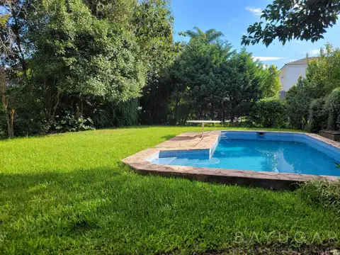 Oportunidad en Lagartos Country Club - Casa con Amplio Parque y Piscina