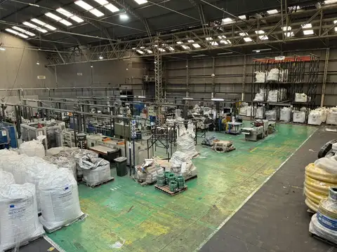 Nave Industrial en Pablo Podesta de 2500 m2 cubiertos