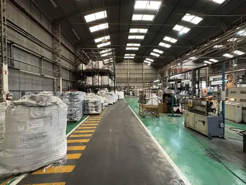 Nave Industrial en Pablo Podesta de 2500 m2 cubiertos