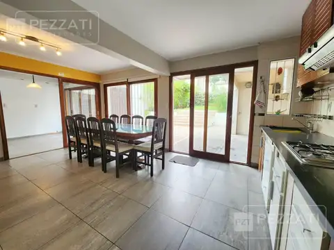 Chalet en venta en Stella Maris.  3 /4 dormitorios. Escritorio, Parque. Garage doble y trotadora