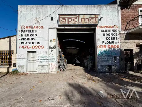 Galpon sin columnas, sobre Av. Luro.