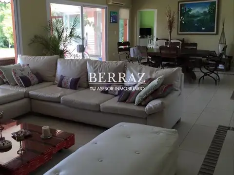 Casa en Venta con 2 cocheras