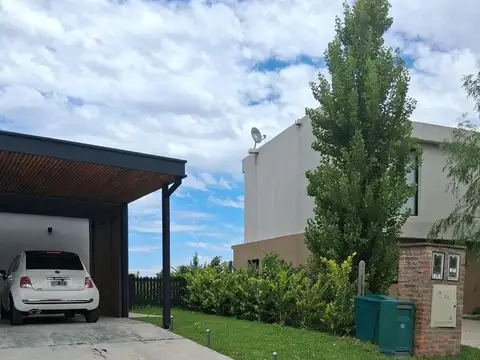 Casa en Venta con 6 cocheras