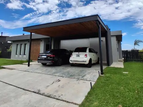 Casa en Venta con 6 cocheras