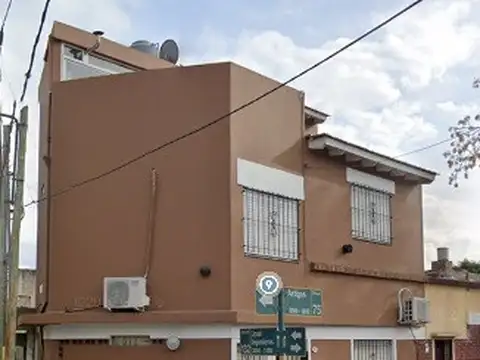 EXCELENTE P.H. AL FRENTE DE 4 AMB. CON 2 BAÑOS Y TERRAZA