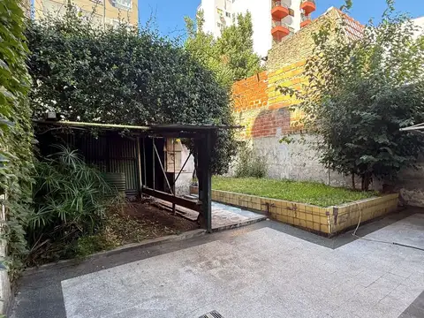 casa lote propio Flores 4 ambientes jardín cochera