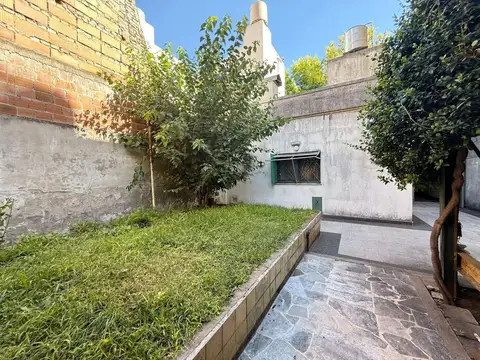 casa lote propio Flores 4 ambientes jardín cochera