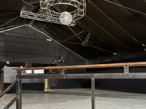 Salón para eventos mas casa en venta en Vistalba