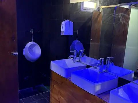 Local en Venta 61 años