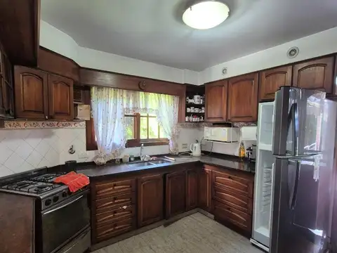 Casa 5 ambientes con 4 baños