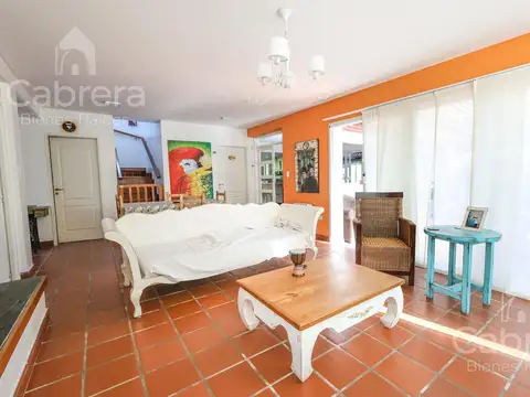 Casa 10 ambientes con 3 baños