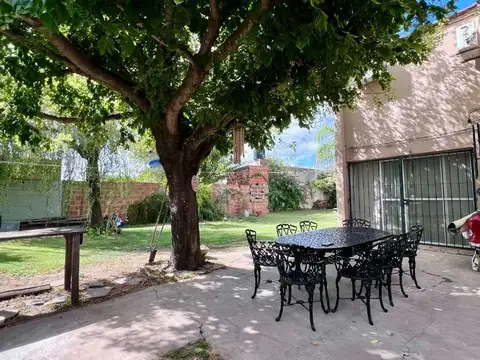 CASA EN VENTA LOBOS 3 DORMITORIOS PARQUE COCHERA